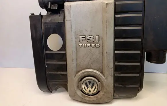 Volkswagen PASSAT B6 Engine cover (trim) 06F133837AH 06F133843A