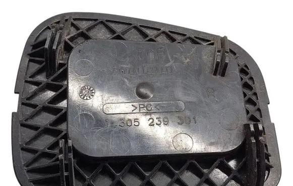 Volvo V50 Headlight/headlamp dust cover 1305239301