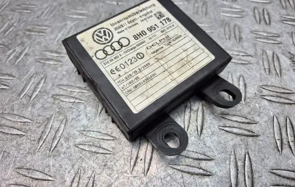 Audi A4 S4 B7 8E 8H Alarm control unit/module 8H0951178