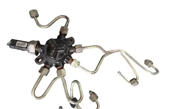 Renault Clio III Fuel distributor R9144Z010D