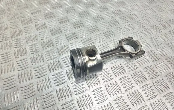 Volkswagen PASSAT B6 Piston with connecting rod 79l79