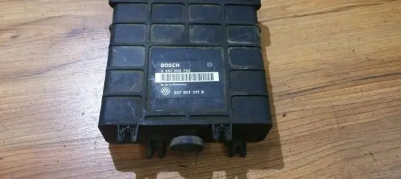 Volkswagen PASSAT B3 Engine control unit/module 0261200752 357907311a