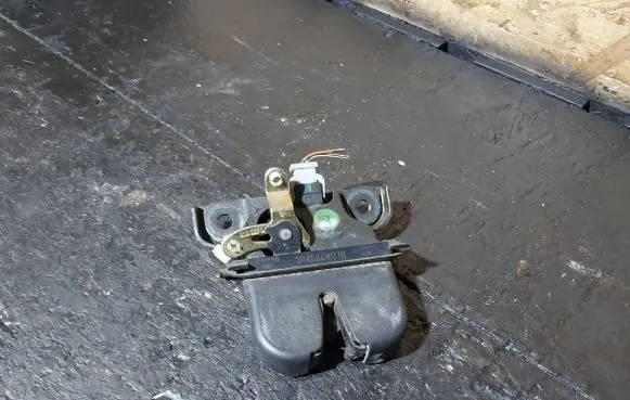 Audi A3 S3 8L Tailgate/trunk/boot lock/catch/latch 8L0827520C
