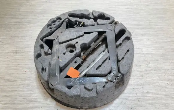 Opel Astra H Tool set 