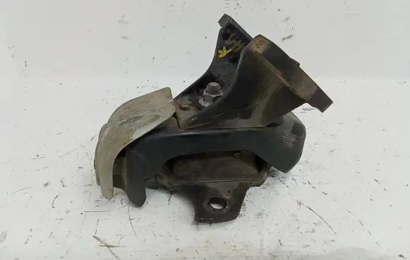 Toyota Hilux (AN120, AN130) Engine mount bracket