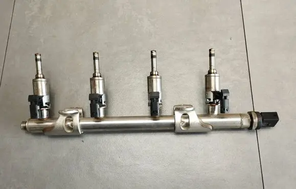 Volkswagen Golf VII Fuel main line pipe 04E133320D
