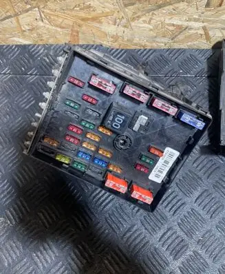 Volkswagen PASSAT B6 Fuse module 3C0937125 63592777