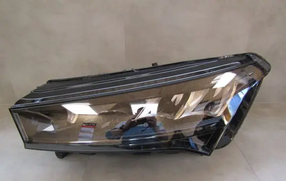 Skoda Enyaq iV Headlight/headlamp 5LB941015 1EX01477301