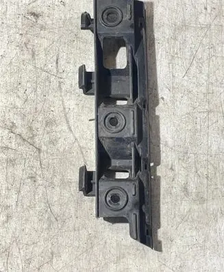 Volkswagen PASSAT B6 Front bumper mounting bracket 3C0807184