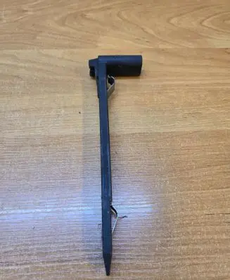 Headlight/headlamp mounting bracket
