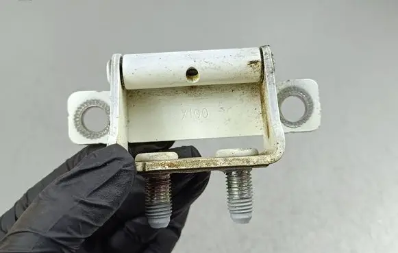SsangYong Rexton Tailgate/trunk/boot hinge