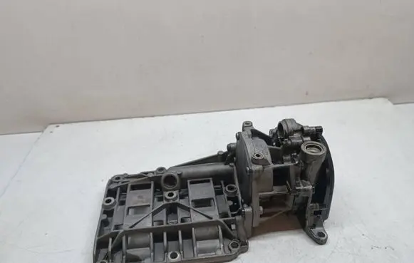 BMW 3 E92 E93 Oil pump 7798014