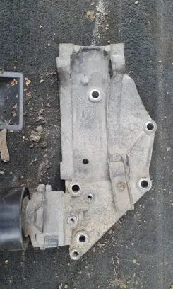 Volvo V50 Engine mounting bracket 9650034280