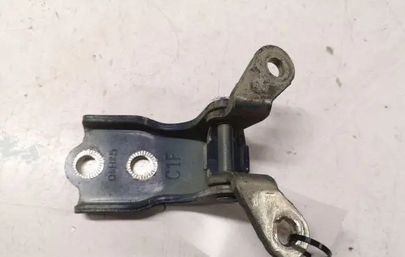 Chevrolet Captiva Front door upper hinge 06H25