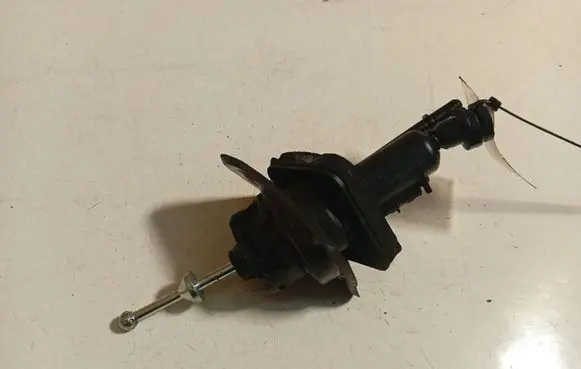 Volvo V40 Clutch master cylinder KG19300