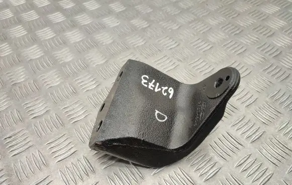 Engine mounting bracket