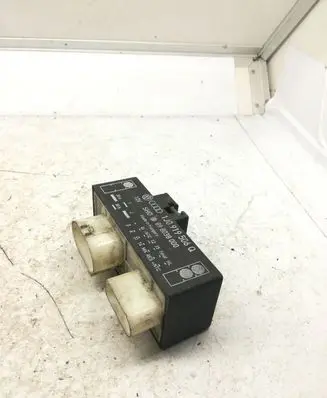 Audi A3 S3 8L Glow plug pre-heat relay 1J0919506Q