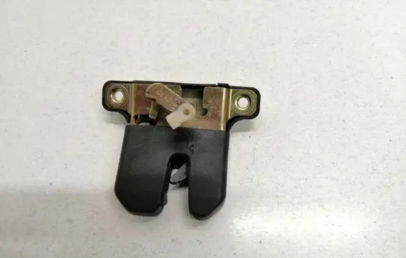 Audi A4 S4 B5 8D Tailgate/trunk/boot lock/catch/latch 8D5827505