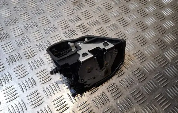 BMW X5 E70 Front door lock 7276668
