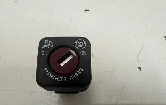 Peugeot 308 Clutch pedal sensor 95835T02