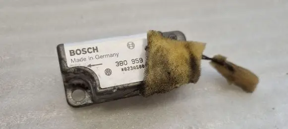 Volkswagen PASSAT B5 Airbag deployment crash/impact sensor 3B0959643