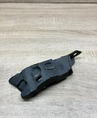 Seat Leon (1P) Front bumper mounting bracket 1P0807184