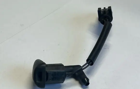 BMW 5 E60 E61 Windshield washer spray nozzle 7132969