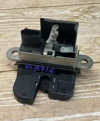 Volkswagen Golf VII Tailgate/trunk/boot lock/catch/latch 5G6827505