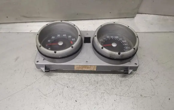 Volkswagen Polo Speedometer (instrument cluster) 6N0920804D
