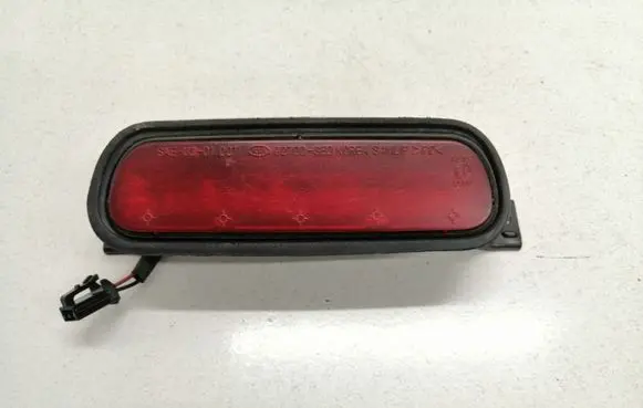 KIA Sorento Third/center stoplight 927003E0