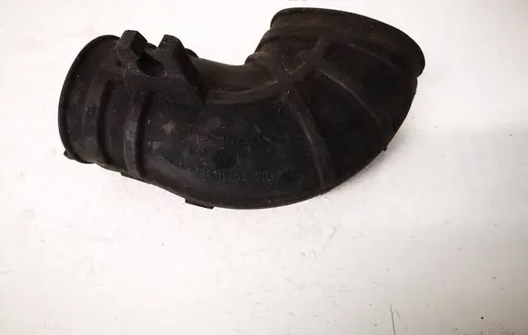 Opel Omega B1 Air intake hose/pipe 90412382