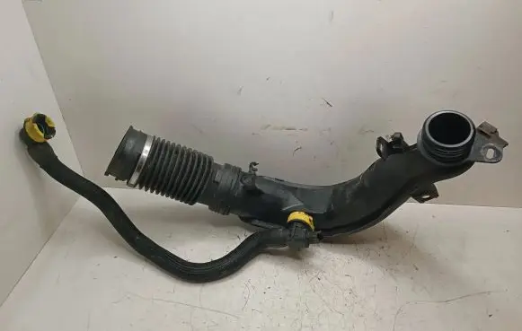 Citroen DS5 Turbo air intake inlet pipe/hose M06021A152