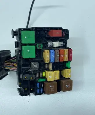 Opel Corsa F Fuse module 9804848480