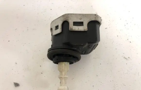 Headlight level adjustment motor