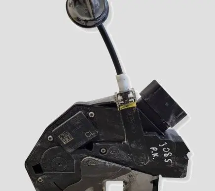 Volvo S60 Front door lock 31301737