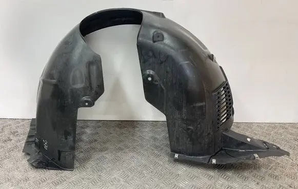 Front wheel arch liner splash guards