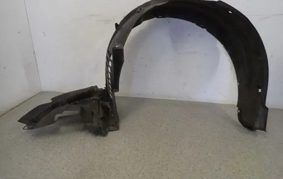 Toyota Avensis T250 Front arch 