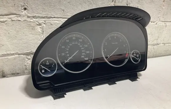 Speedometer (instrument cluster)