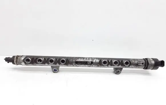Volvo XC70 Fuel main line pipe 30777759 31216313 0445215025