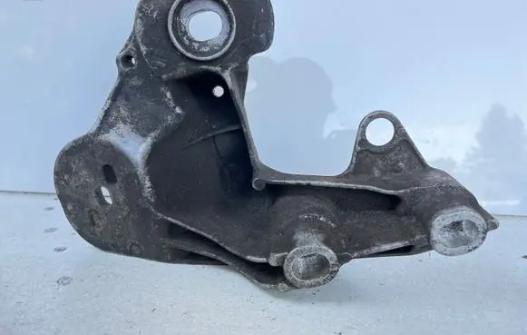 Audi A6 S6 C6 4F Engine mounting bracket 4F0199351AG