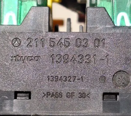 Mercedes-Benz E W211 Fuse module 2115450301 13943311 13943271