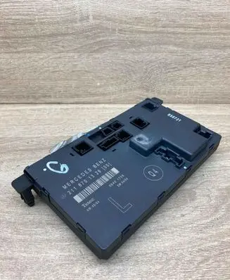 Mercedes-Benz E W211 Door control unit/module 2118701326 00401708