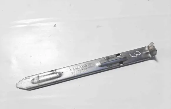 Volvo XC70 Headlight/headlamp mounting bracket 30678340