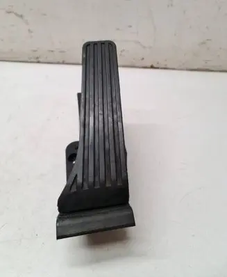 Mercedes-Benz E W212 Accelerator throttle pedal A2043000004