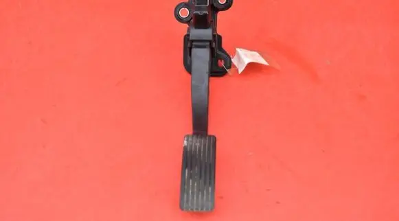 Mitsubishi Lancer VIII Accelerator throttle pedal MN101544