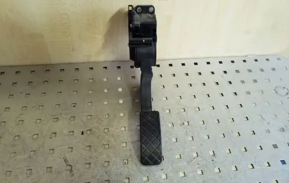 Volkswagen Polo IV 9N3 Accelerator throttle pedal 0280755063 6Q1721503F
