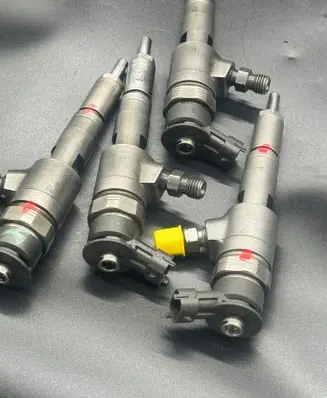 Peugeot Bipper Fuel injectors set 0445110252