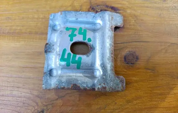 Skoda Fabia Mk2 (5J) Battery bracket 1J0803219