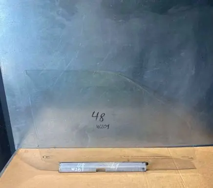 Mercedes-Benz 190 W201 Front door window glass four-door 43R001057 DOT27M310AS2