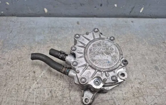 Volkswagen PASSAT B6 Vacuum pump 03G145209D
